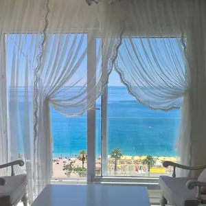 Konyaalti Plajinda Dublex Gemi Ev , Antalya Turkey